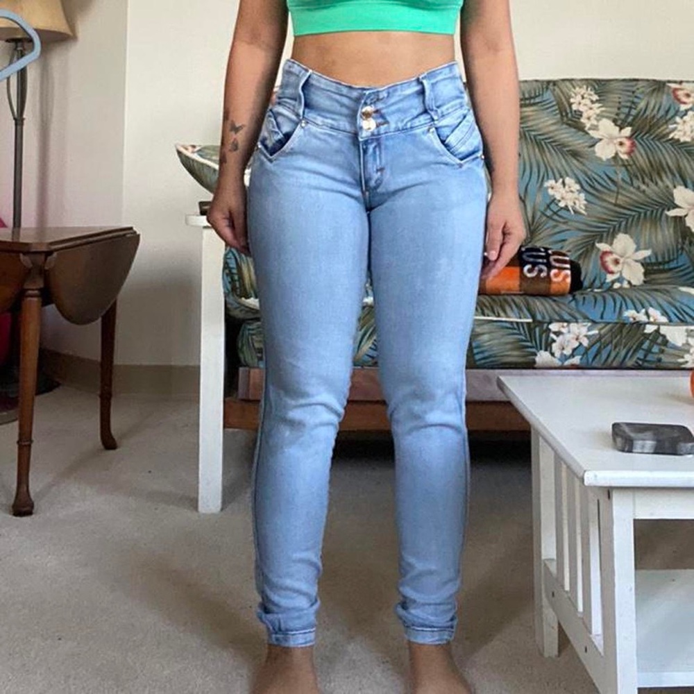Colombia light wash High waisted butt lifting skinny jeans.